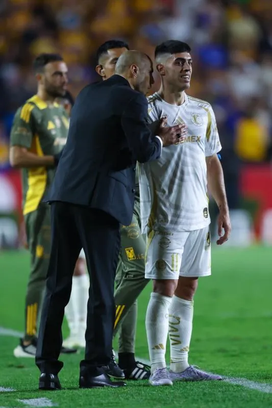 Interrumpió la conferencia de su DT