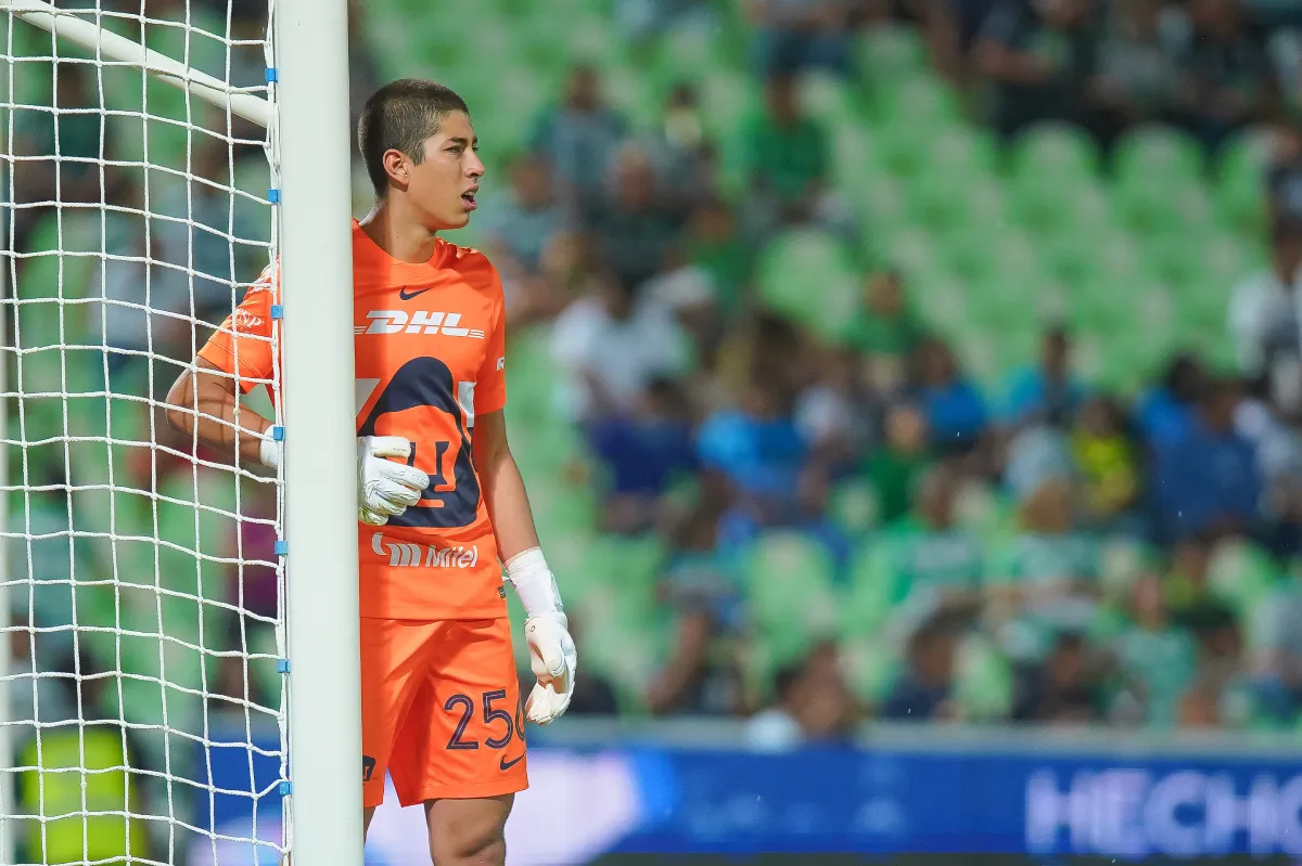Parra tuvo un triste debut en la Liga MX