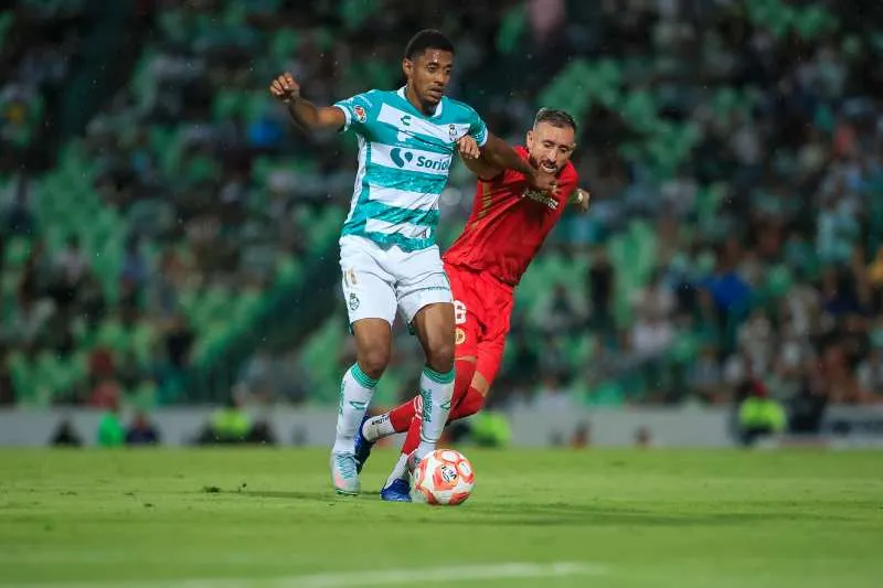 Es el único buscando su bpeto