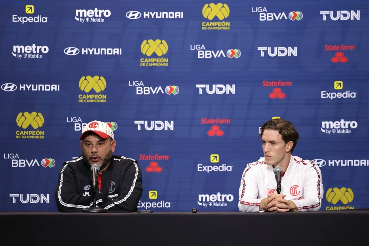 Antonio Mohamed en conferencia de prensa con Marcel Ruiz