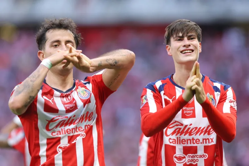 Armando González en festejo de gol