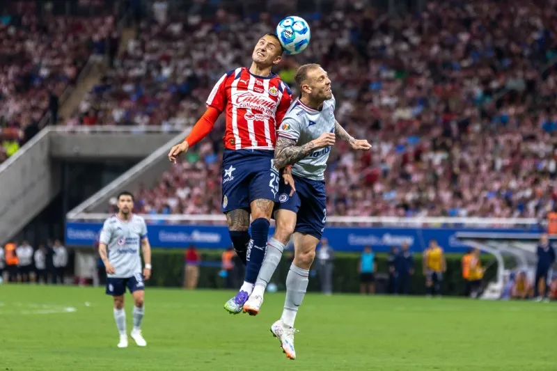Roberto Alvarado y Rodolfo Rotondi en el Apertura 2025