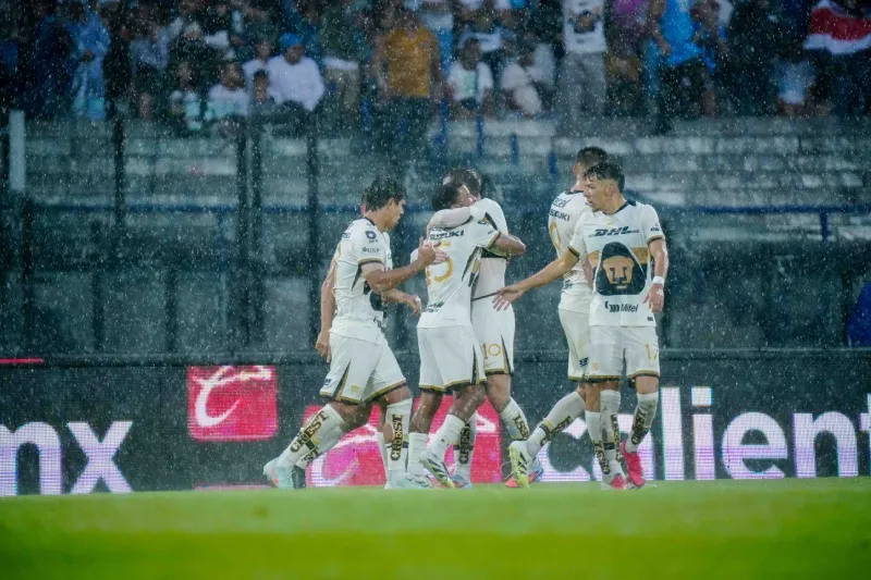 Jugadores de Pumas en celebración con Ramsey