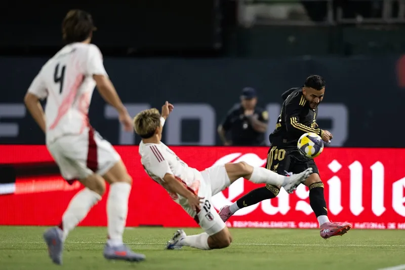 Vega en un partido con la Selección Mexicana