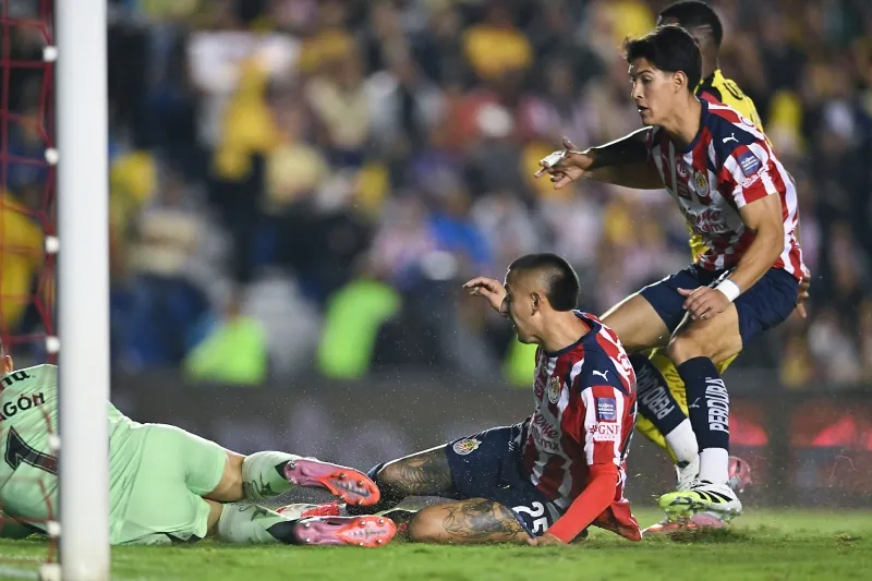 Roberto Alvarado no estará ante Necaxa