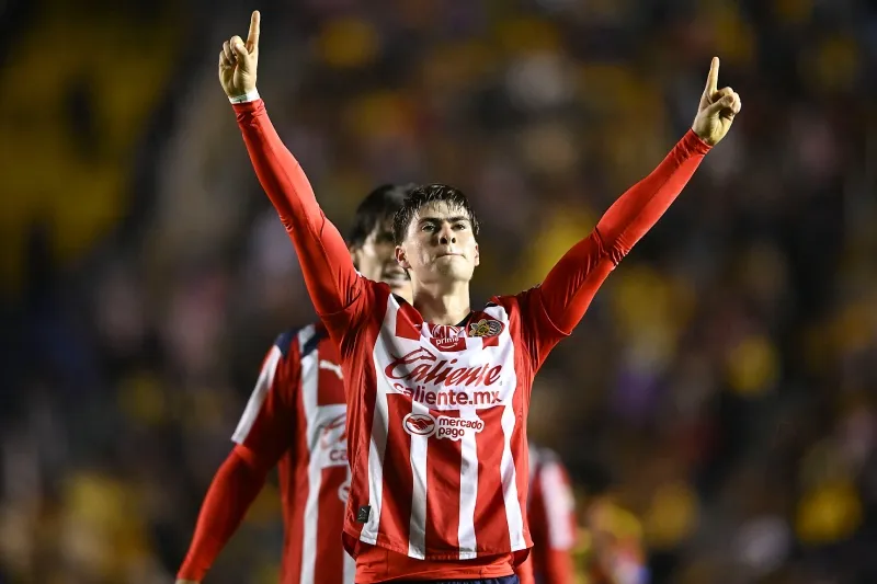 Sigrue brillando con Chivas