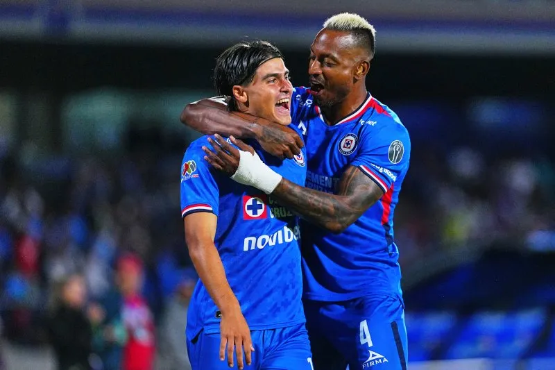 Cruz Azul sigue invicto y líder en el Apertura 2025