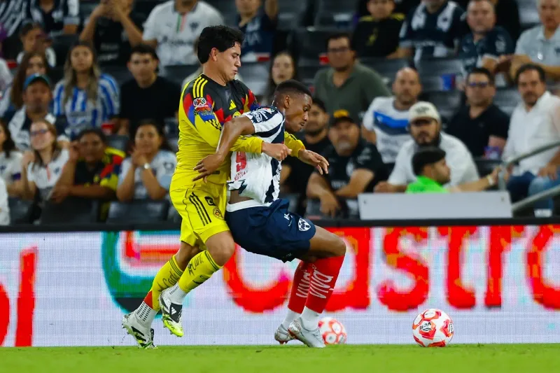 Anthony Martial en el partido de Rayados contra América
