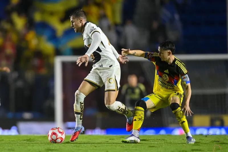 Ramsey en el partido de Pumas contra América