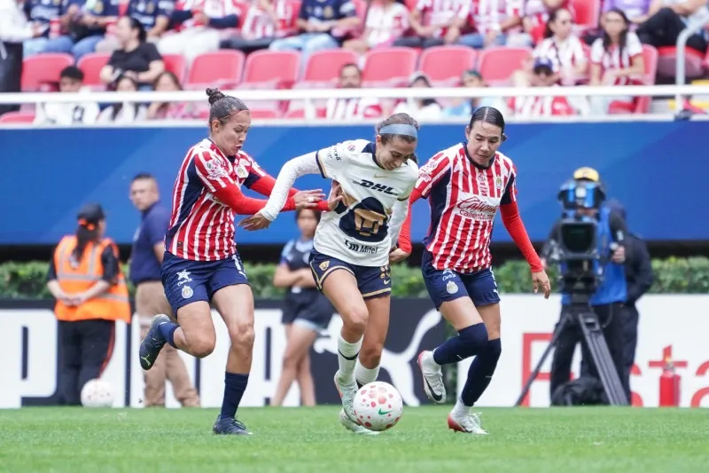 Rojiblancas y universitarias dividieron unidades