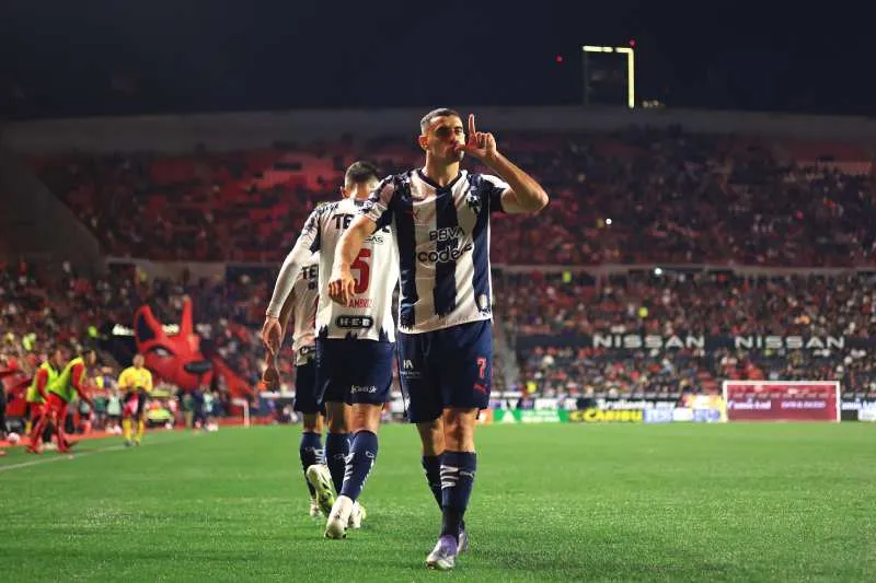 Elogiaron al delantero