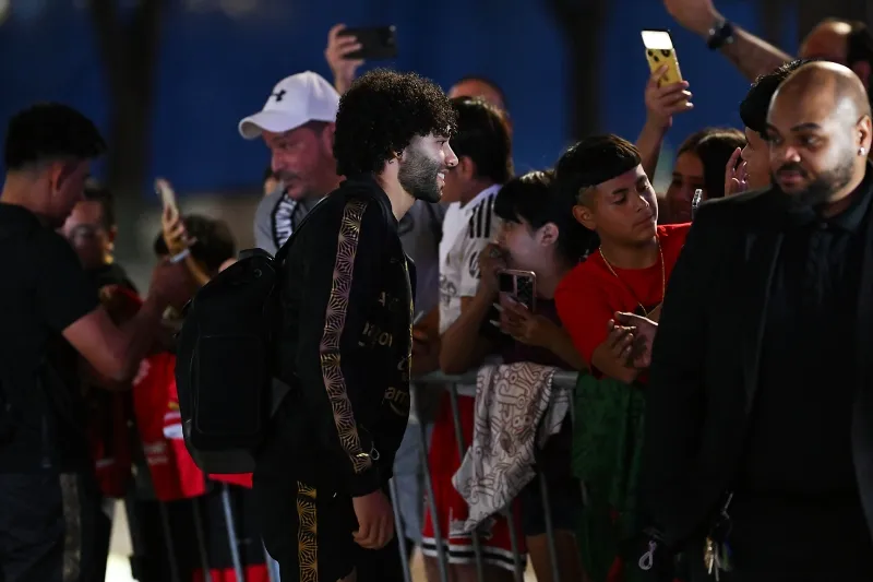 El 'Chino' fue de los que se detuvo con los aficionados