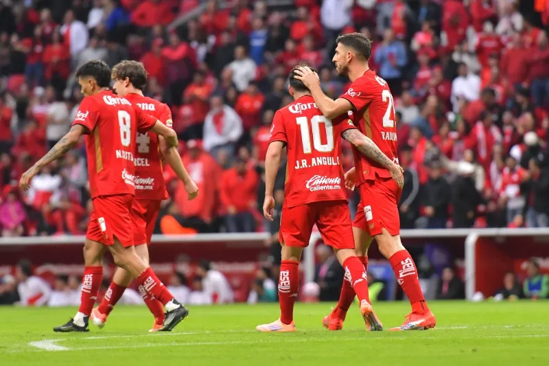 Paulinho y Angulo aparecieron en el 11 ideal