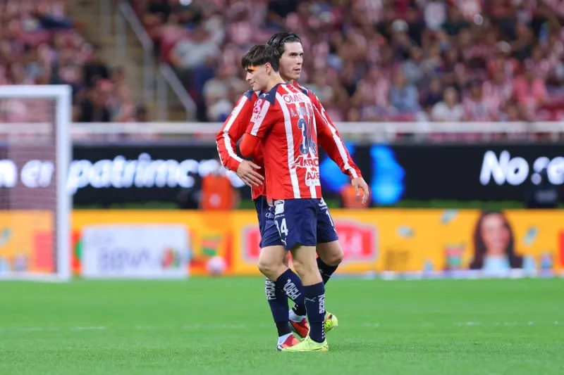 Chivas tenía varios torneos sin un goleador como 'Hormiga'