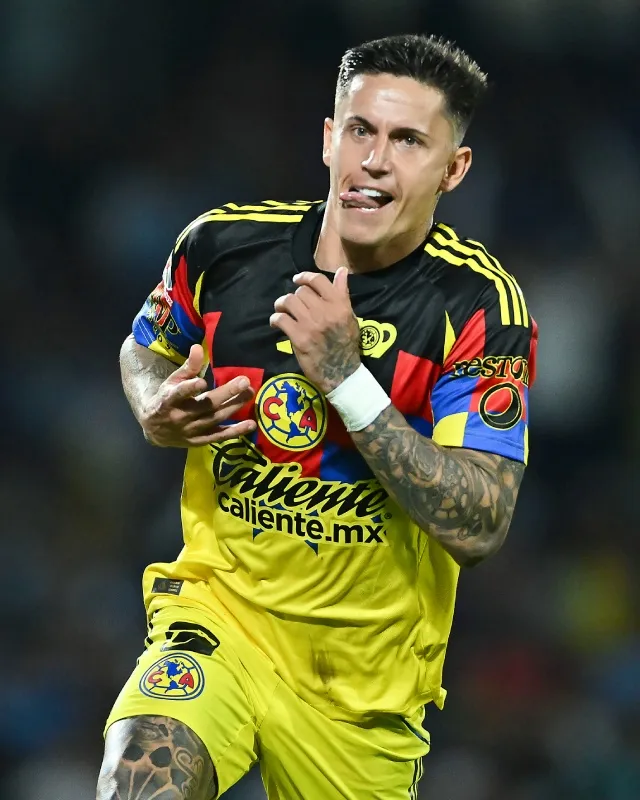 Brian Rodríguez en festejo de gol