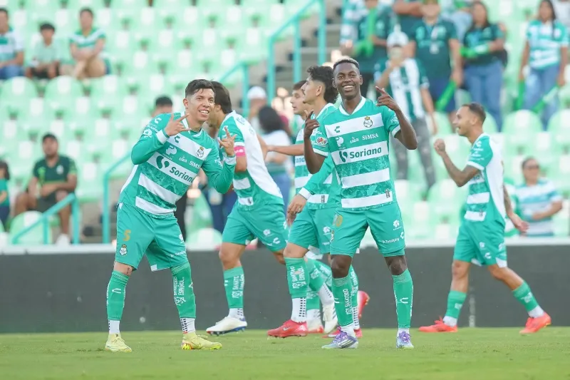 Santos por ahora está en Play In