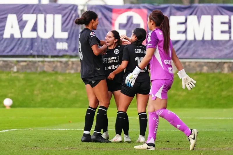 Cruz Azul Femenil en celebración ante Tigres