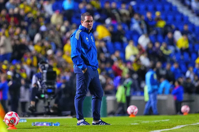 André Jardine durante un partido de América