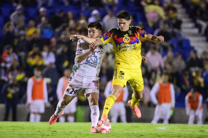 Israel Reyes en el partido contra León