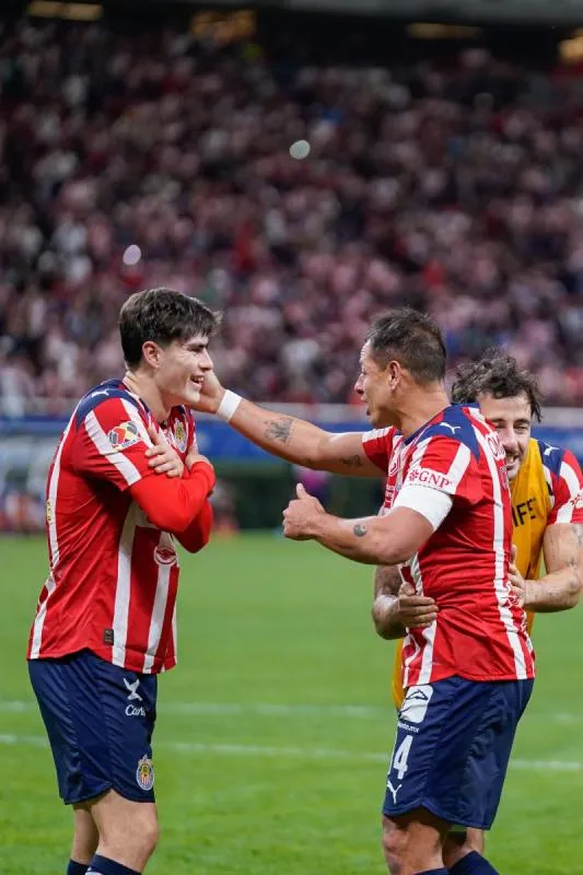 El festejo con Javier Hernández | IMAGO7