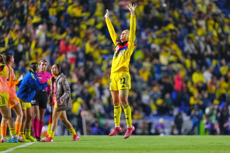 Sarah Luebbert en festejo de gol