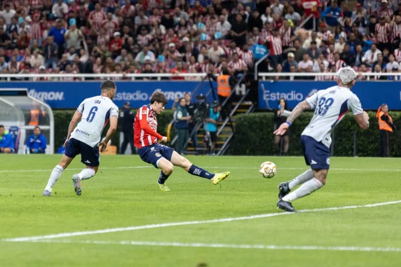 Chivas no supo sacar ventaja en casa