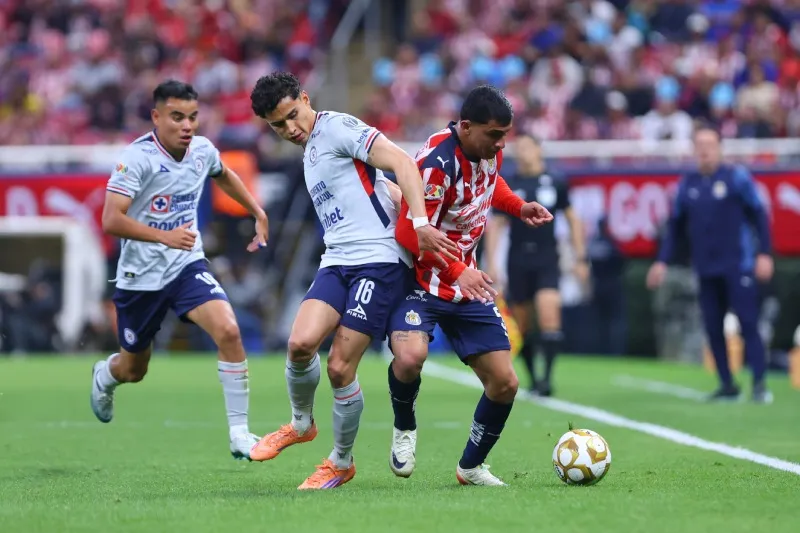 Chivas y Cruz Azul definen al último semifinalista del torneo