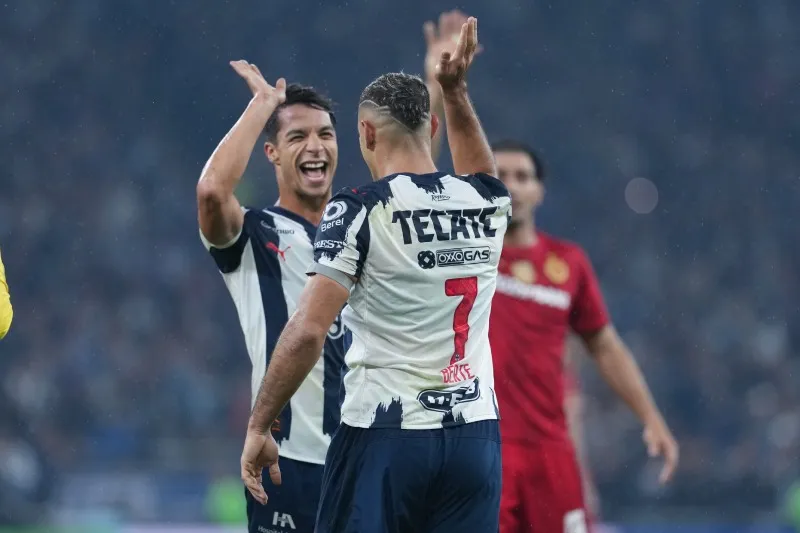 Buscan un par de refuerzos