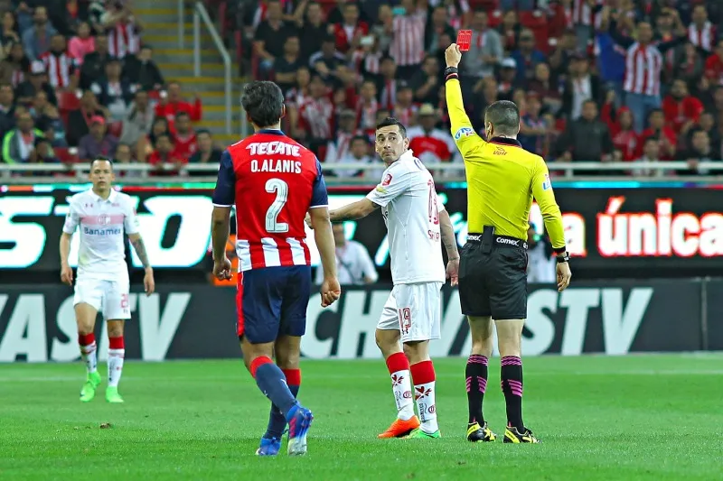 Sambueza lesionó a Conejito Brizuela en el Clausura 2017