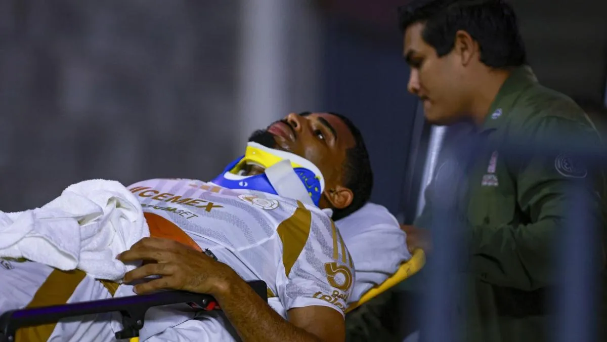 Joaquim salió en camilla del partido | MEXSPORT