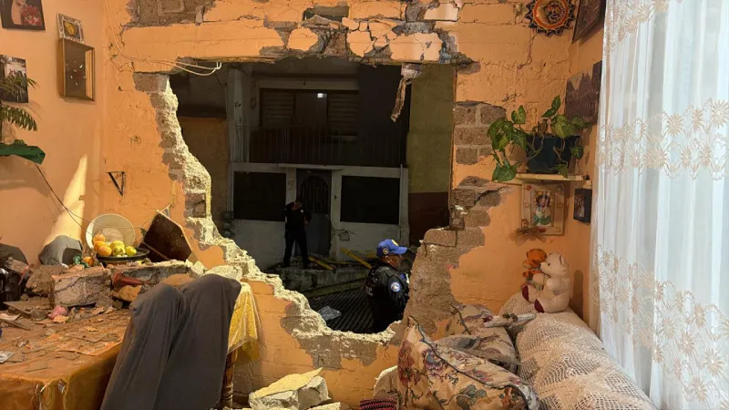 Los vecinos y el conductor presentaron golpes leves / Redes Sociales