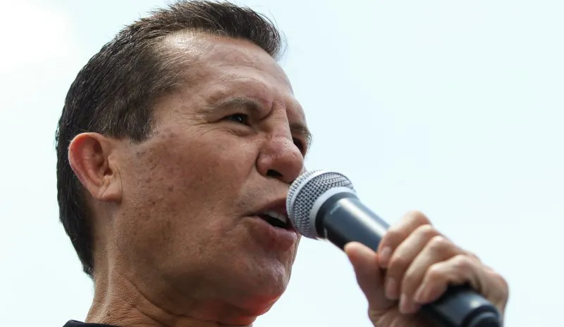 Julio César Chávez en conferencia