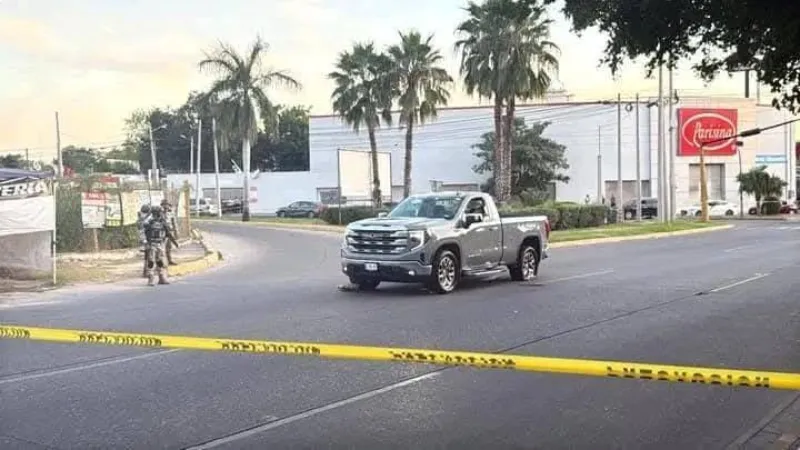 El joven influencer viajaba en su camioneta modelo reciente cuando fue atacado / Redes Sociales