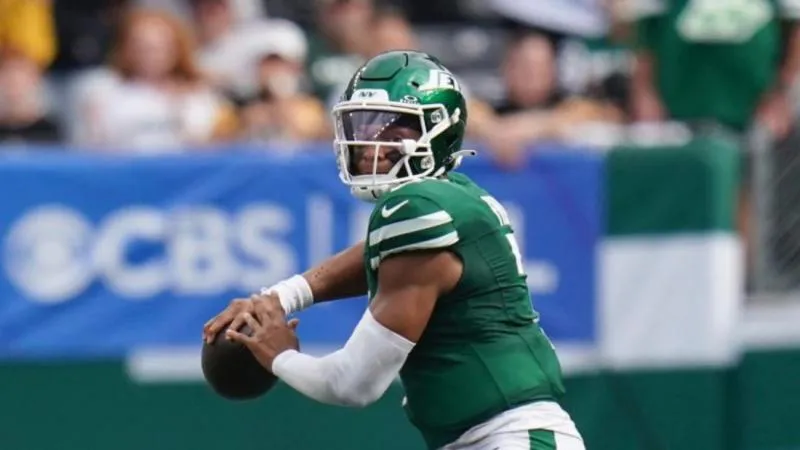 Justin Fields regresa a la titularidad tras lesionarse | AP