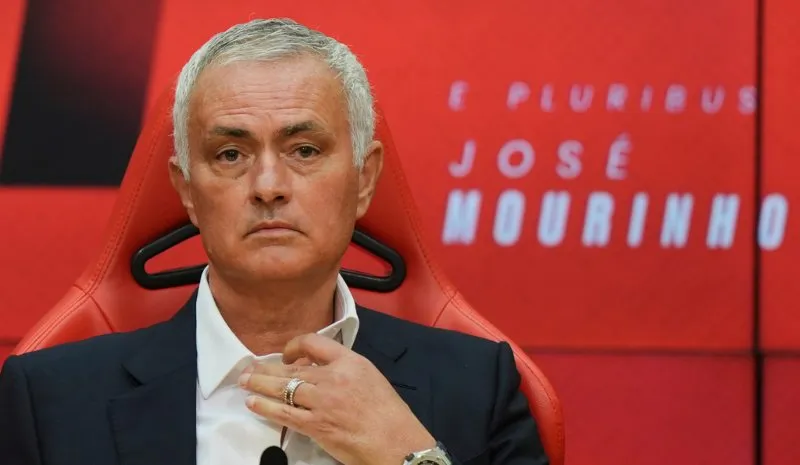 Mourinho en presentación con Benfica