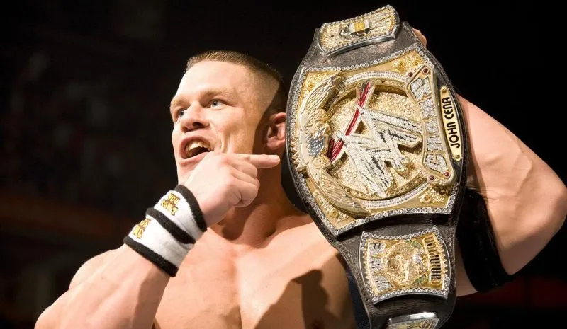 John Cena con Campeonato de la WWE