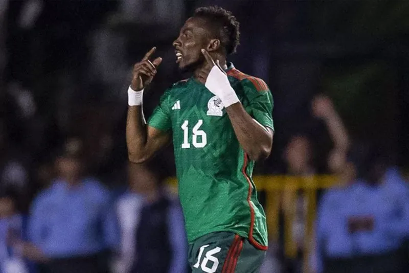 Quiñones puede aportarle mucho al Tri, según Diego Cocca | MEXSPORT