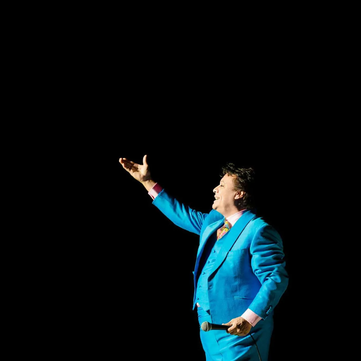 Juan Gabriel perdió el control de una camioneta en plena montaña / Redes Sociales