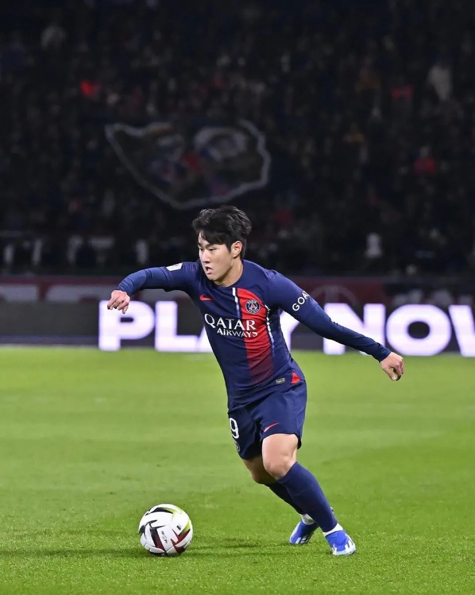 La figura de PSG aprovechó el amistoso para saludar a Aguirre