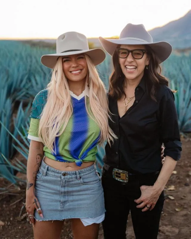 Karol G se juntó con una tequilera mexicana para sacar su botella / FB: @CasaDragones