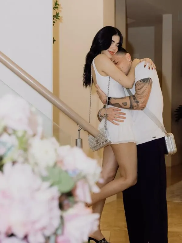 La pareja está levantando sospechas de que viene en camino un bebé / IG: @keniaos