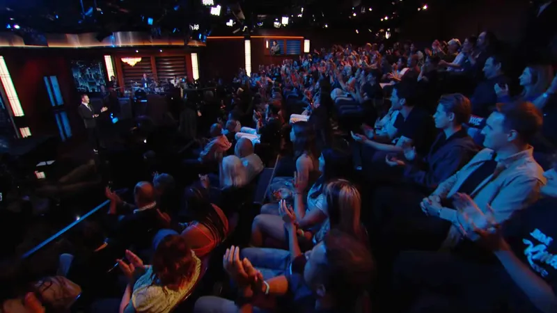 El público recibió con aplausos el regreso de Jimmy Kimmel / Especial