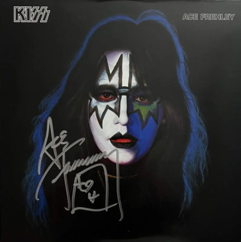 El músico se encuentra muy mal y podría ser desconectado del ventilador que lo mantiene con vida / FB: @officialacefrehley