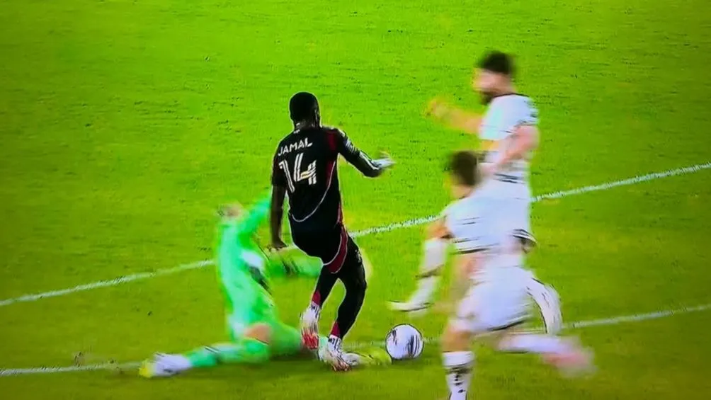 Momento de la falta de terminó con la expulsión de Keylor | FOTO TOMADA DEL VIDEO