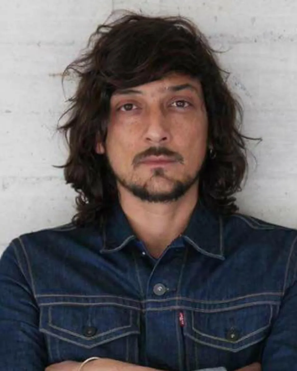 El cantante de Zoé se puso hasta violento en redes sociales / FB: @LeonLarregui