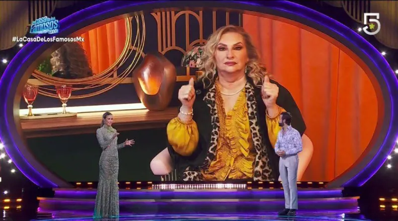 La señora afirma que tiene todo grabado en video y que lo dará a conocer / Redes Sociales