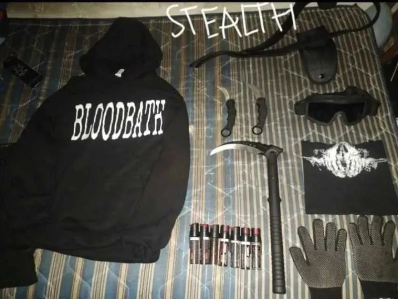 Este fue el arsenal que presumió el estudiante antes de su ataque/Facebook