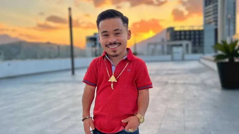 Abelito padece un síndrome que lo hace medir apenas 1.14 metros/IG: @abelitosaenznoficial