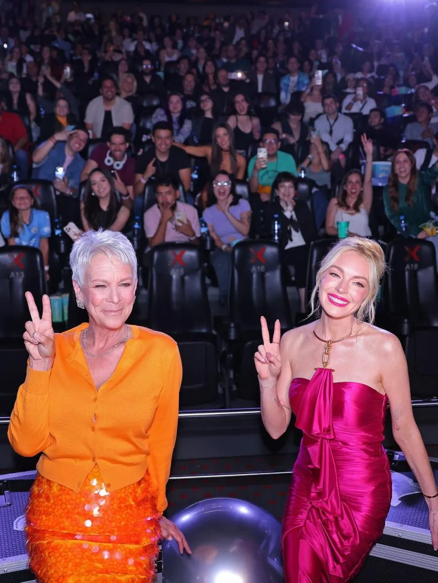 En su momento más humilde, se quedaron a ver la película con sus fans / Redes Sociales