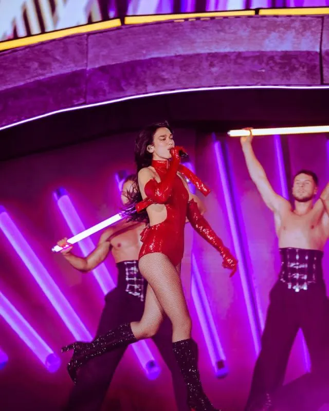 El 1 de diciembre empiezan sus conciertos en México / FB: @DuaLipa